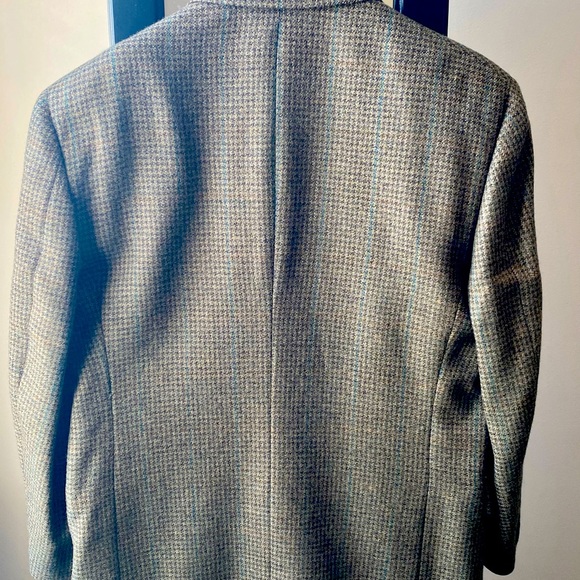 Very nice lightly used Mens Sport Coat. Originally purchased from Dillard’s. - Picture 3 of 4